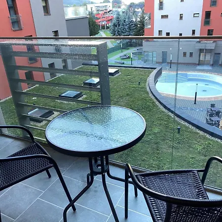 Friends - Free Swinning Pool